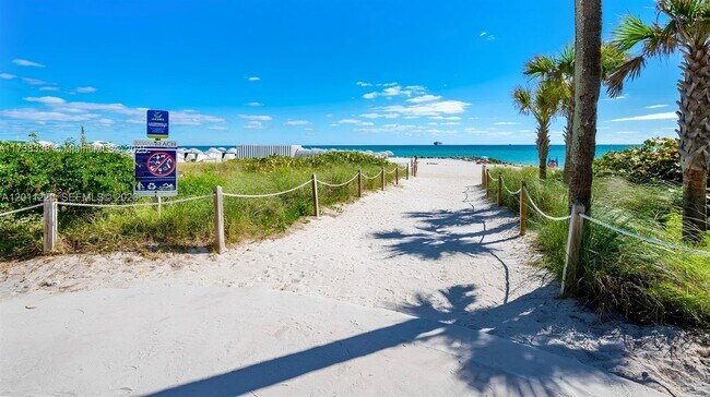 Building Photo - 2899 Collins Ave