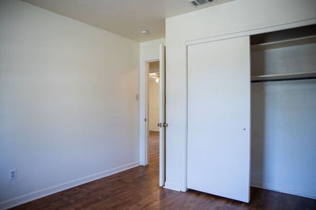 Building Photo - Available Now! 3 Bedroom 2 Bath Near TJC!