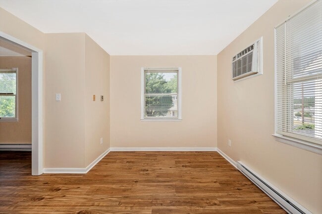 Building Photo - Open House Sun 12.7 from 10:15 to 11:15 AM