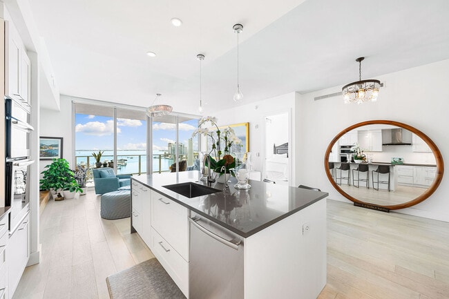 Building Photo - 1155 N Gulfstream Ave