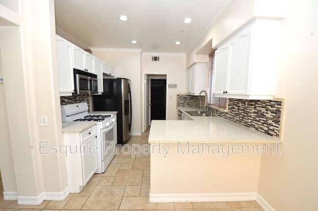 Building Photo - 227 Galante Way