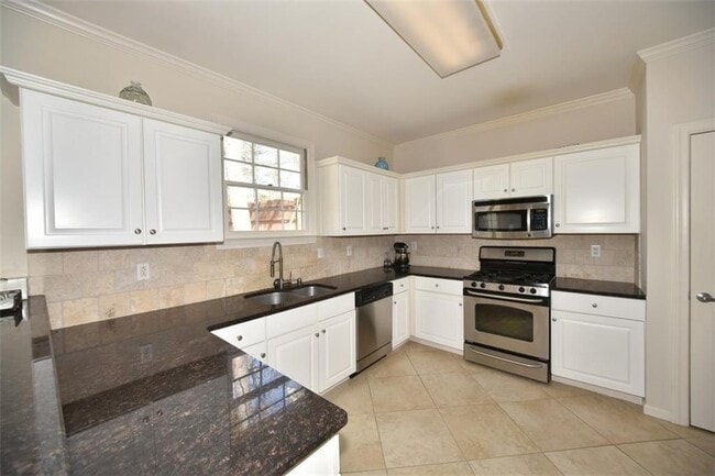 Building Photo - 3670 River Trace Dr