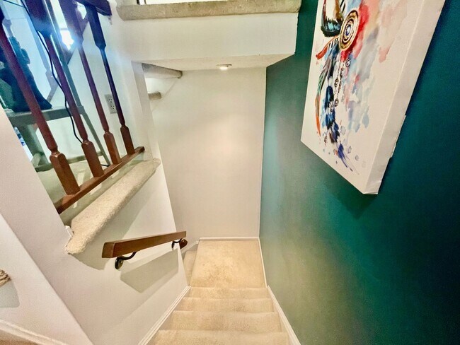 Building Photo - Charming and Spacious 3-Bedroom Home for R...
