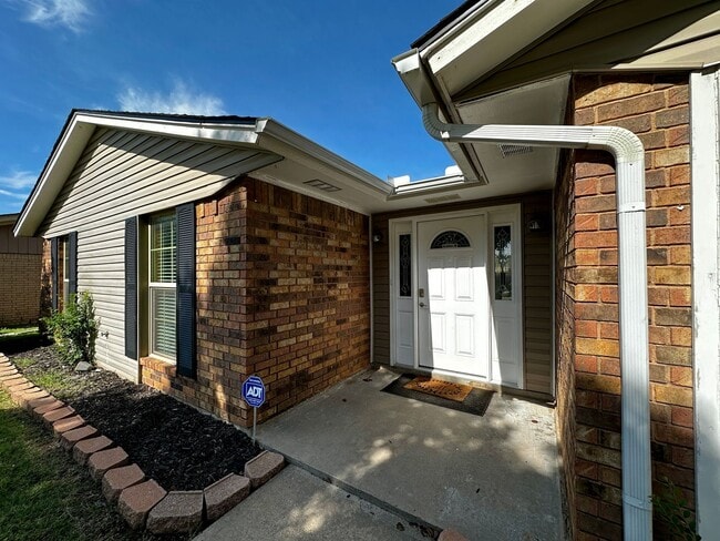 Building Photo - Remodeled
