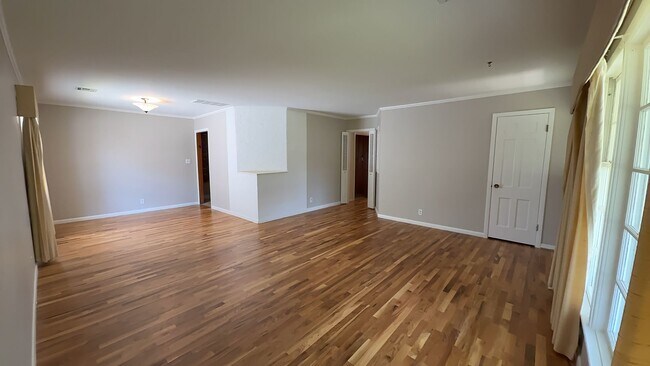 Building Photo - 5443 S Marion Ave