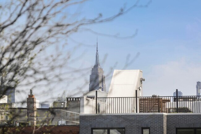 Building Photo - 1021 Grand St