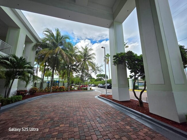 Building Photo - 5300 NW 87th Ave