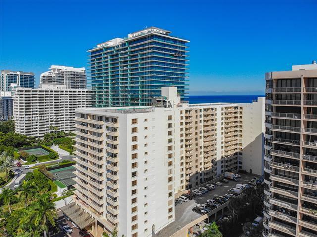 Building Photo - 10185 Collins Ave