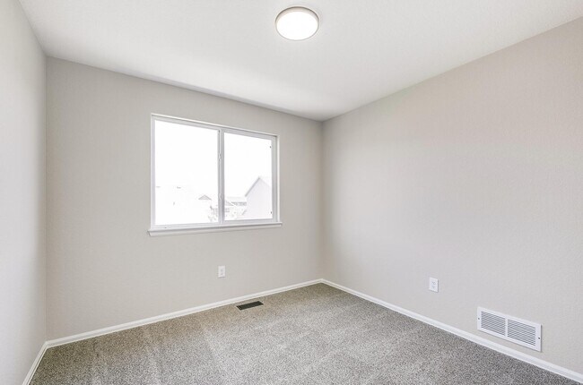 Building Photo - Totally Updated 3 Bedroom 4 Bath home