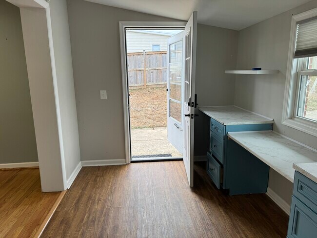 Building Photo - 10012 Ellis Rd