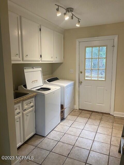 Building Photo - 6433 Country Club Dr