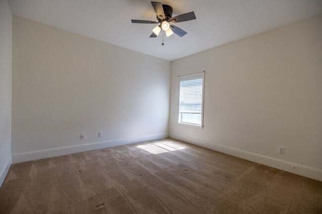 Building Photo - Located near Fairhope Walmart and Aldi!