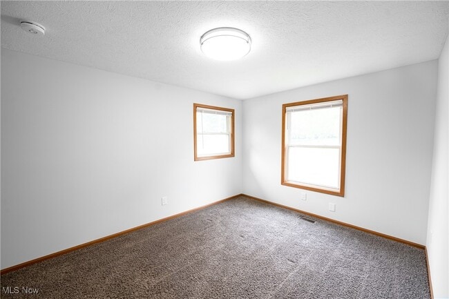 Building Photo - 273 Allen Dr