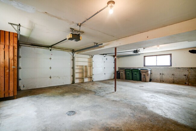 Building Photo - 6382-6384