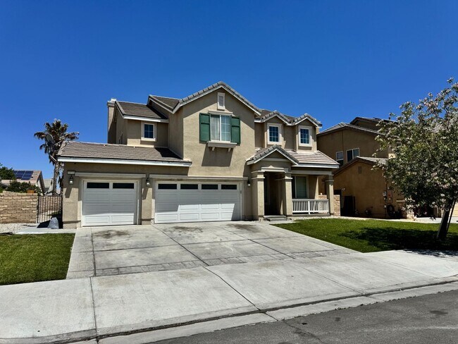 Building Photo - Gorgeous Westside 5 + 3 With Solar - $3700