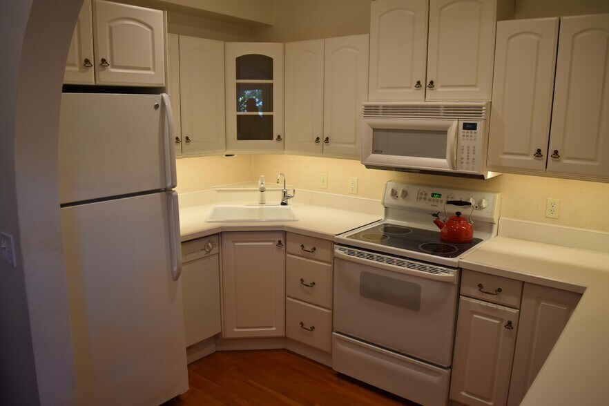 Kitchen - 23 Myrtle Ave
