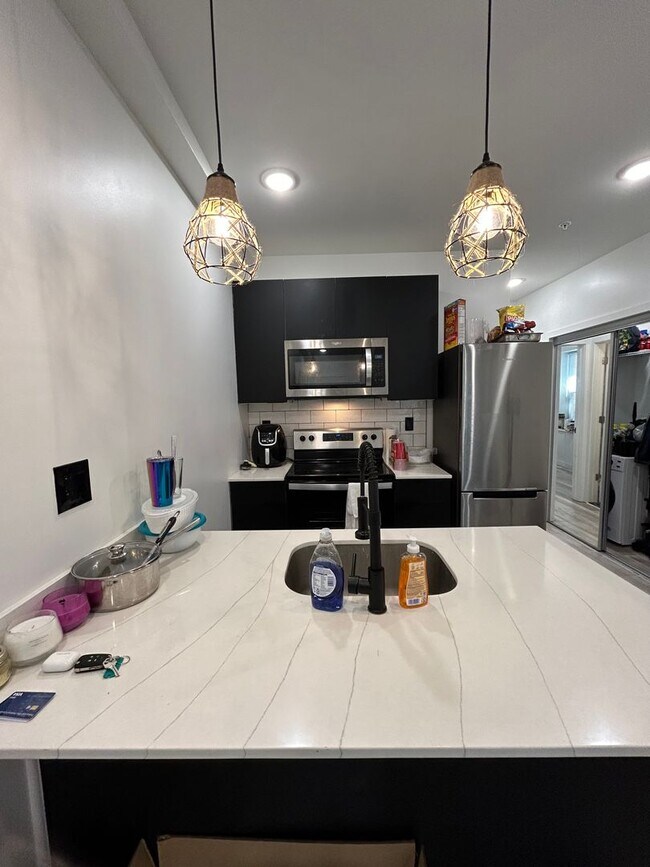 Building Photo - Private fenced yard! Modern, stylish & fully updated apartment!