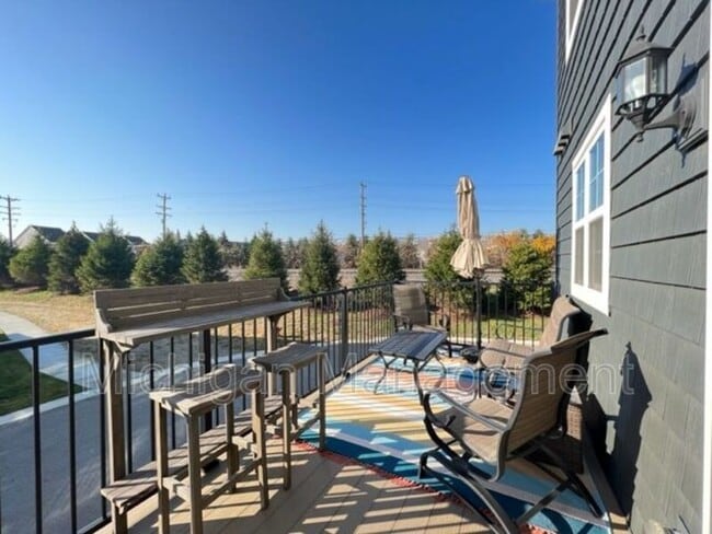 Building Photo - 263 N Sydney Ct