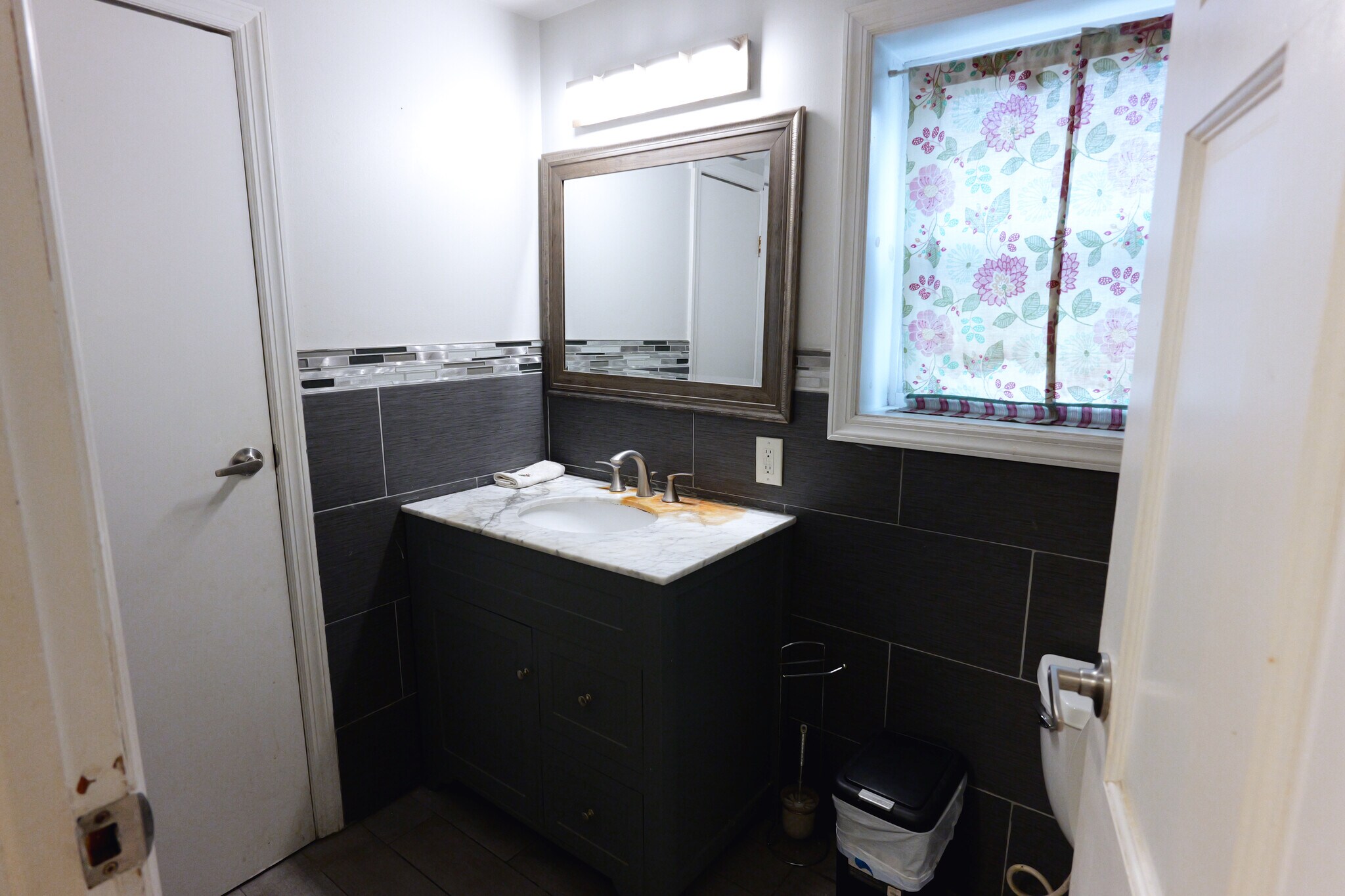 Building Photo - 245 Ferry St