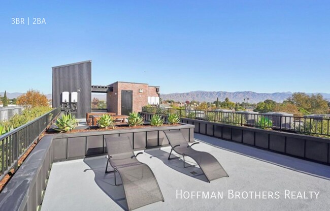 Building Photo - 10806 Blix St