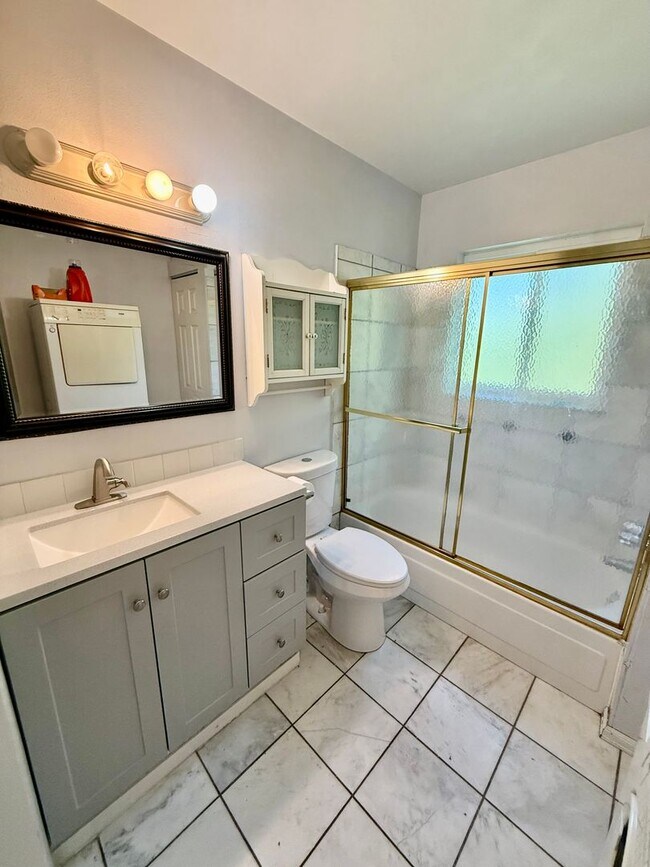 Building Photo - 2136 Springfield Ct