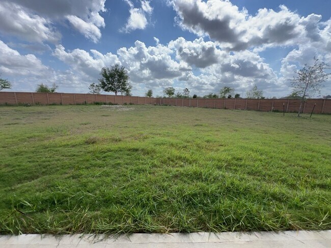 Building Photo - 5602 Caracara St