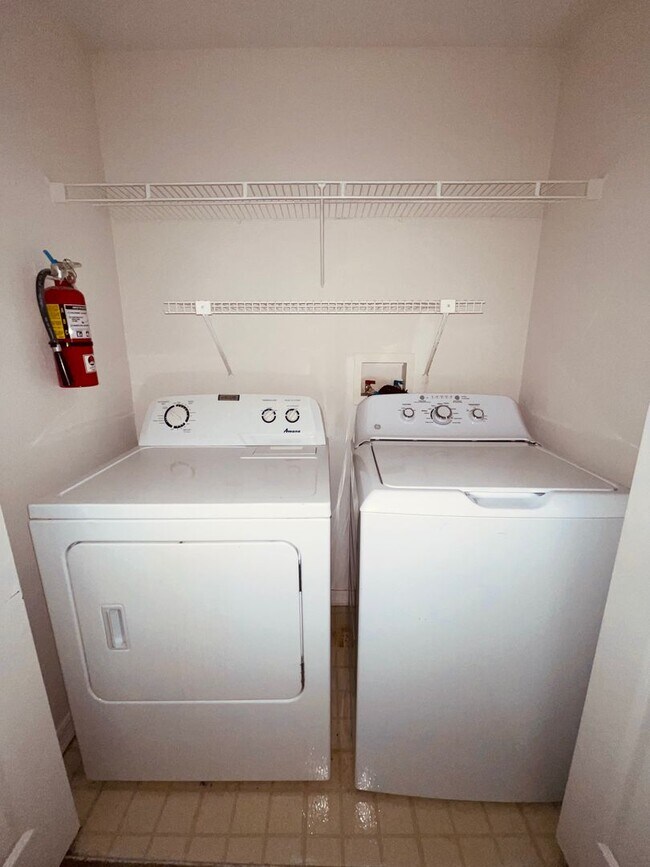 Building Photo - $500 CREDIT BACK IN YOUR 1ST MONTH RENT- S...