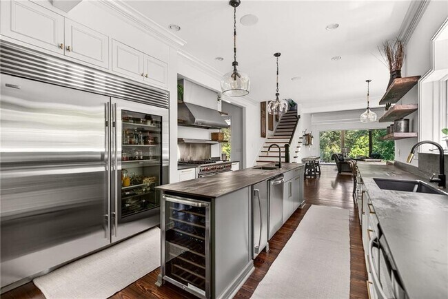 Building Photo - 3669 Cochise Dr SE