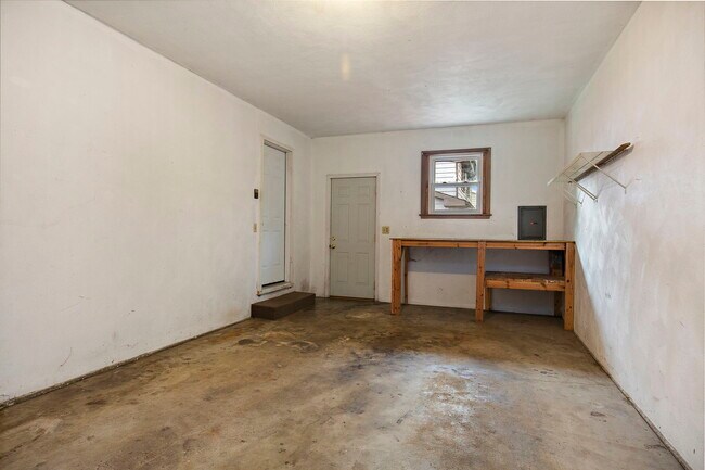 Extra Deep Garage with access to backyard - 1402 Heather Dr