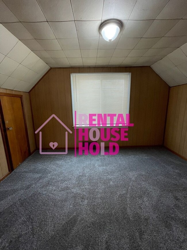 Building Photo - Security Deposit Slashed in Half just $500...