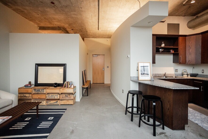 Building Photo - 41 Burroughs St