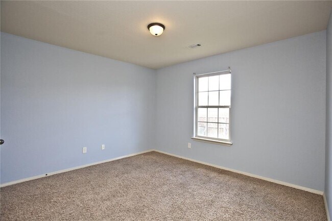 Building Photo - 3014 S B St