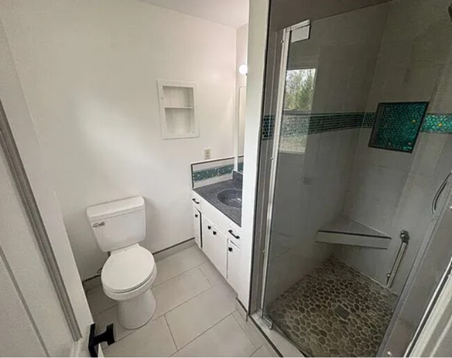 Building Photo - Four Bedroom Available for Immediate Move in!!