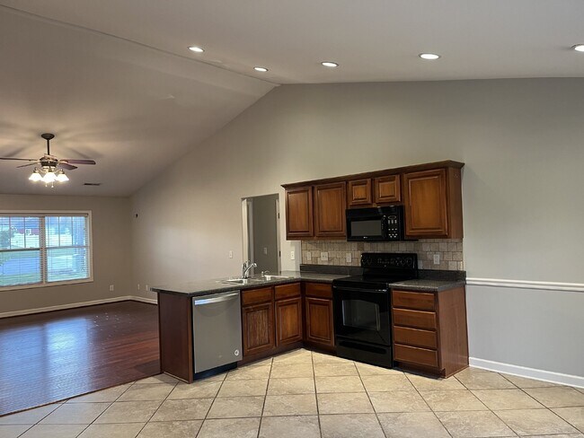 Building Photo - 5004 Pelican Ct