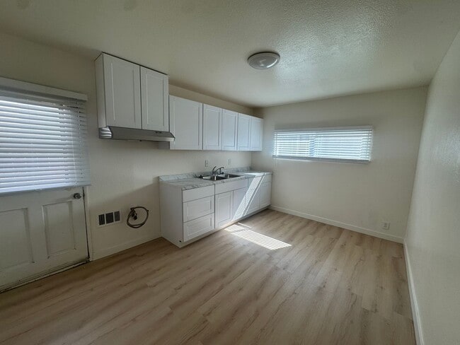 Building Photo - 1448 Coronado Ave