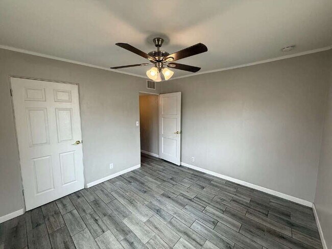 Building Photo - 3525 N Fontana Ave