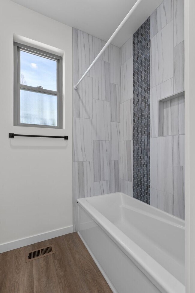 Building Photo - 4bd/2.75ba Seattle Home