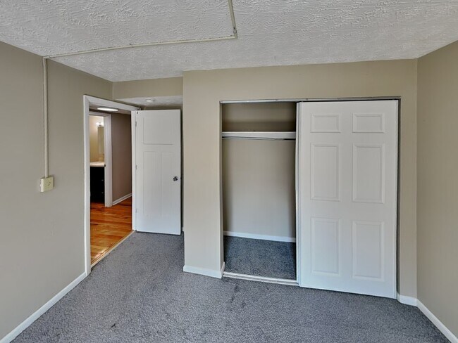 Building Photo - 350 E 12th Ave
