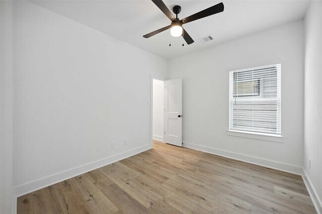 Building Photo - 8021 Cora St