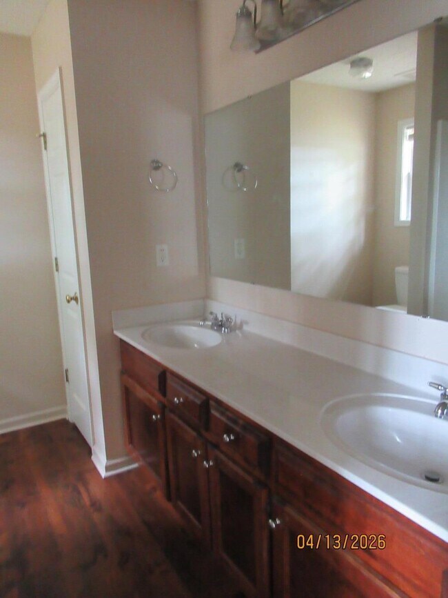 Building Photo - 3590 Oleander Dr