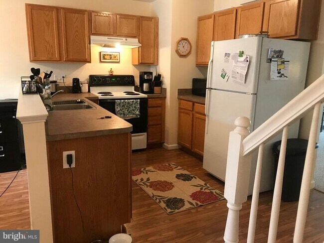 Building Photo - 32 Sanford Dr