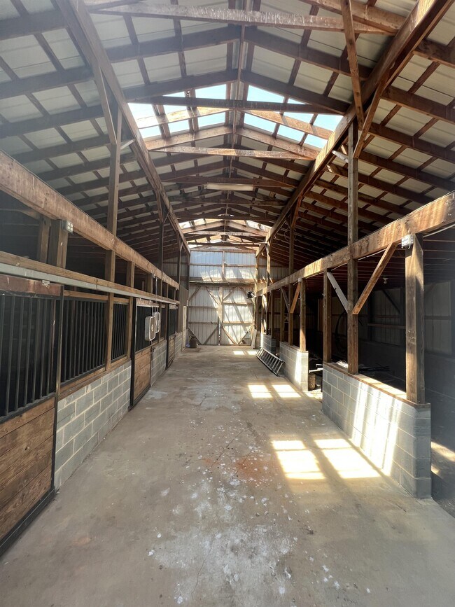 Building Photo - 162 Birtwick Rd