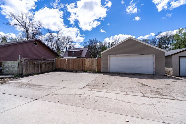 Building Photo - 2308 2nd Ave N