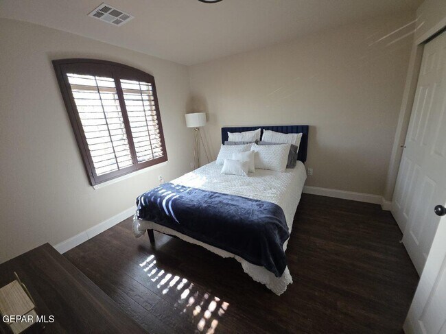 Building Photo - 12867 Hidden Grove Dr