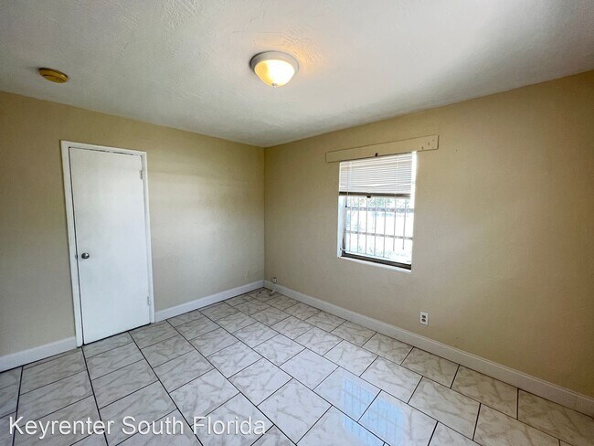 Building Photo - 2 br, 1 bath House - 740 NW 4th Street