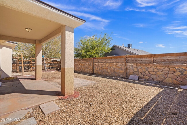 Building Photo - 14720 Sand Gate Dr