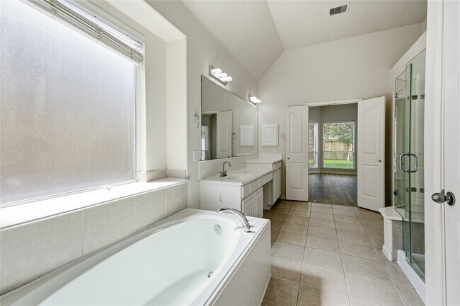 Building Photo - 6165 Darlington Ct