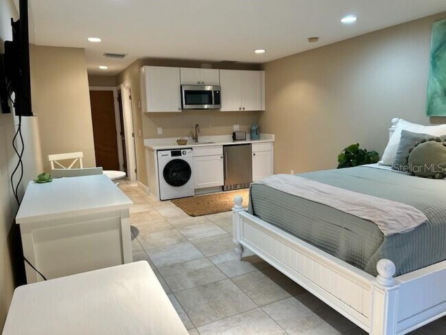 Building Photo - 29300 Bay Hollow Dr