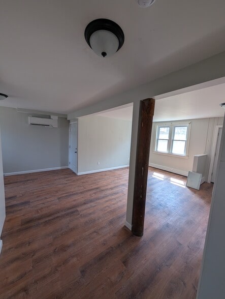 Building Photo - 429 Tolland Turnpike