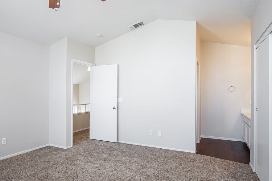 Building Photo - 7212 Single Pine Dr